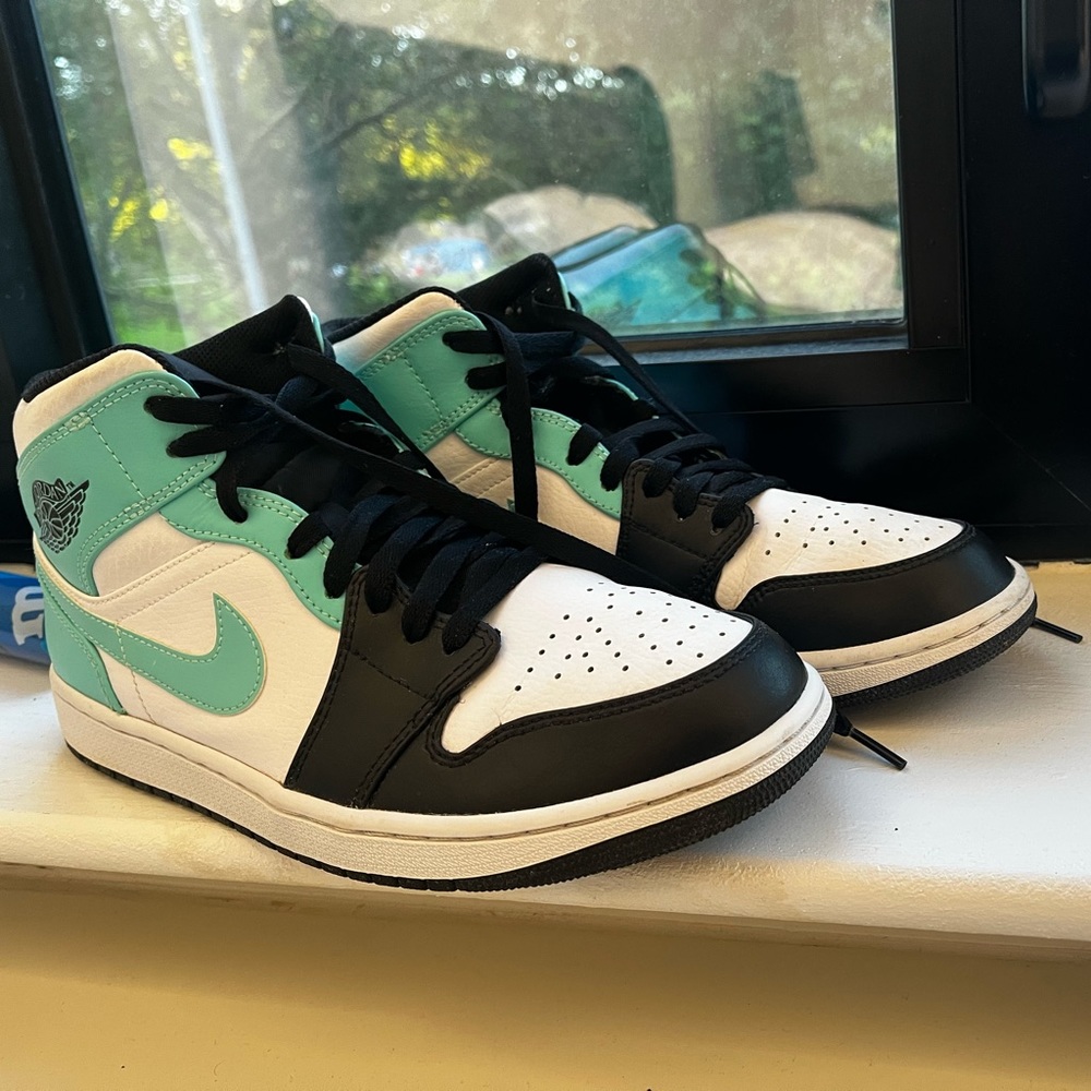 Air Jordan 1 Mid 'Tropical Twist'